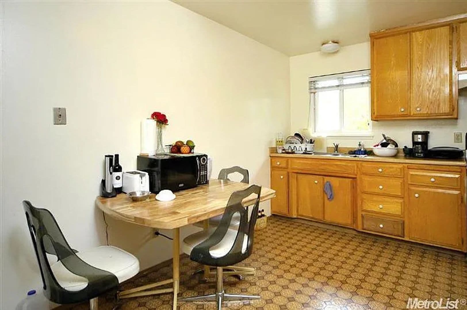 Davis Apartment: 635 Adams St