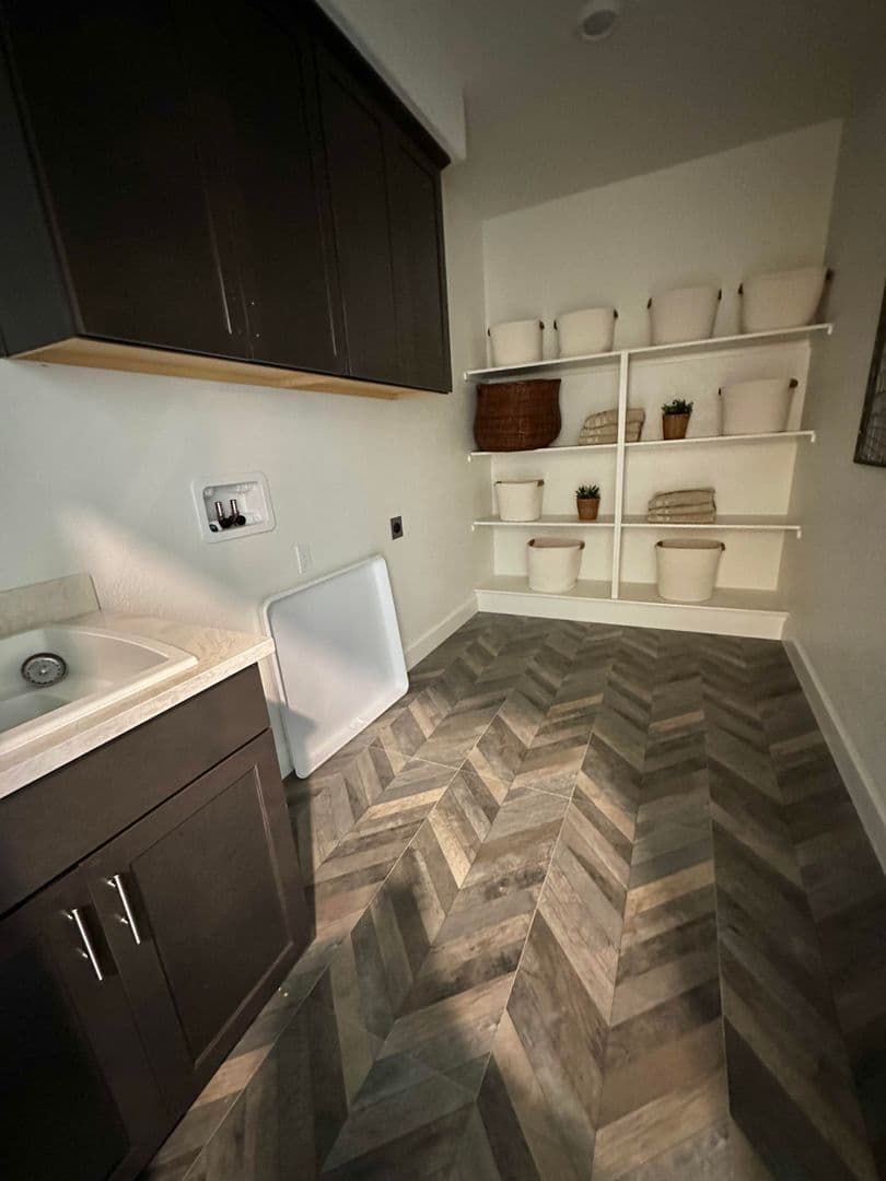 Sacramento House: 5726 Ebbshore Street