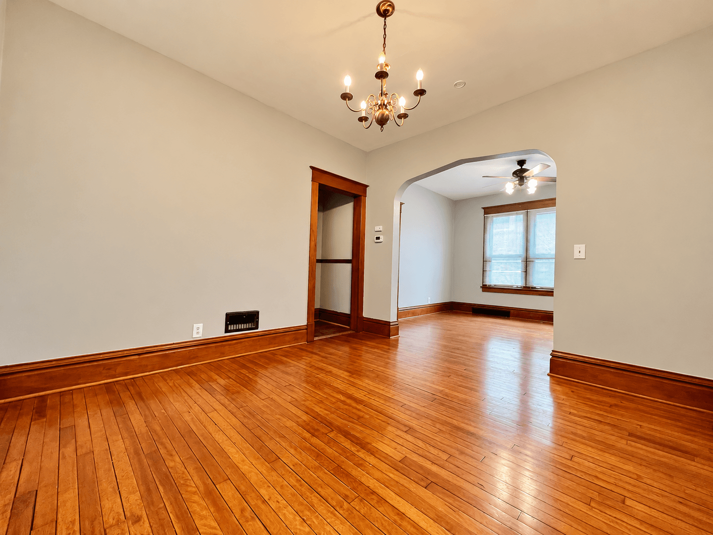 St. Paul Apartment: 884 Margaret St E