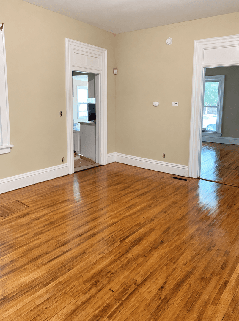 Minneapolis Apartment: 2100 Elliot Ave S
