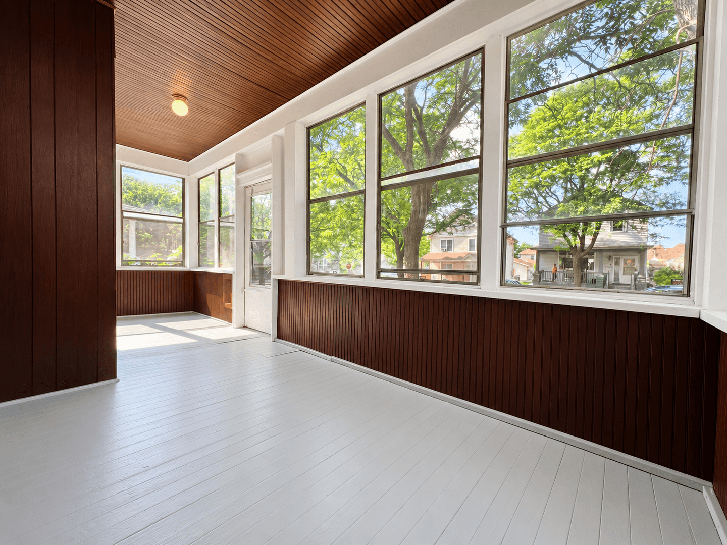 St. Paul Apartment: 884 Margaret St E