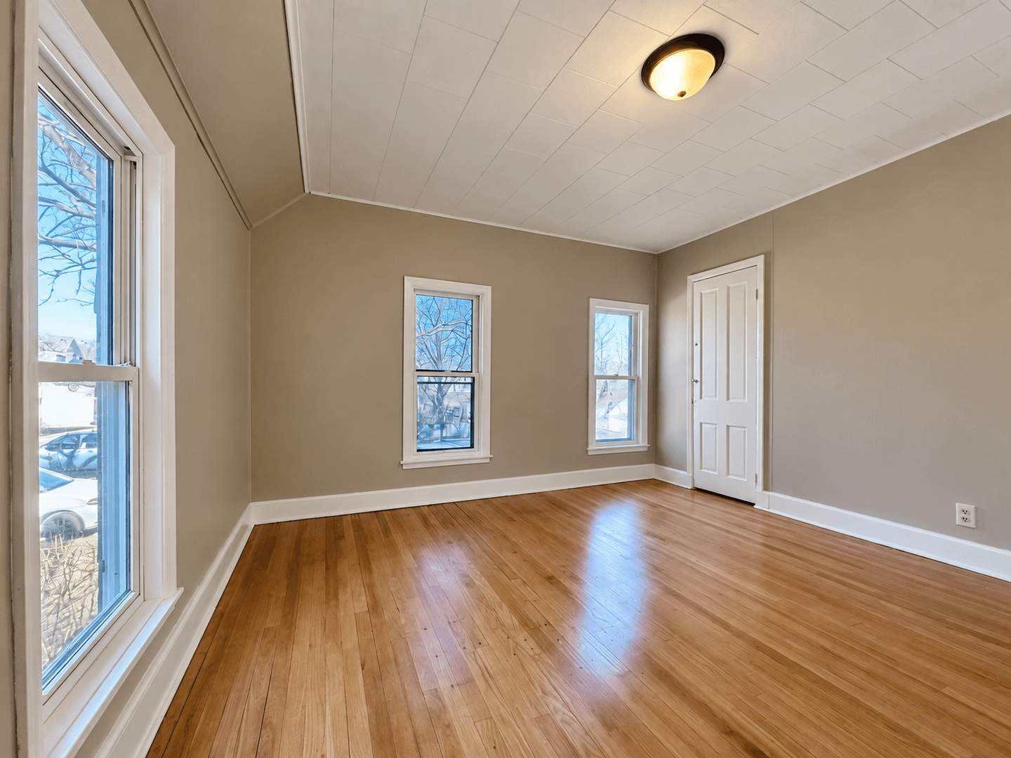 St. Paul House: 598 Rose Ave E