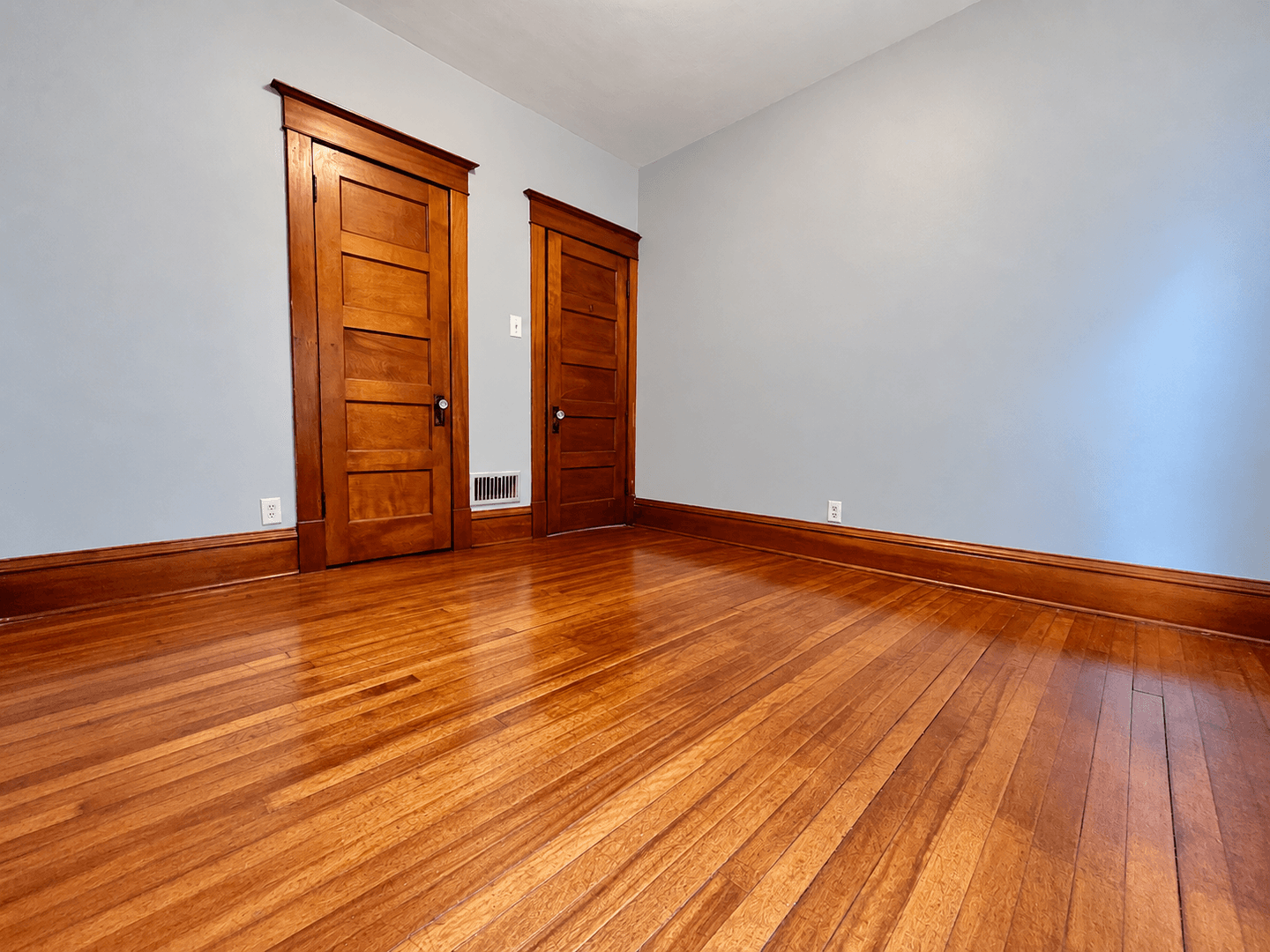 St. Paul Apartment: 884 Margaret St E