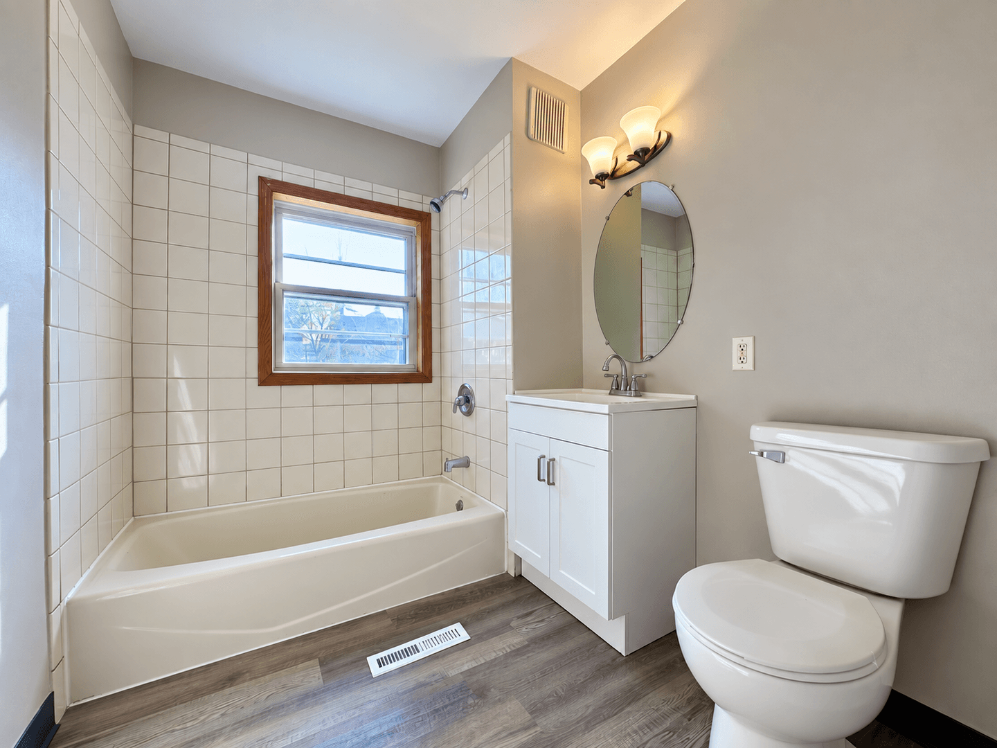 St. Paul House: 598 Rose Ave E