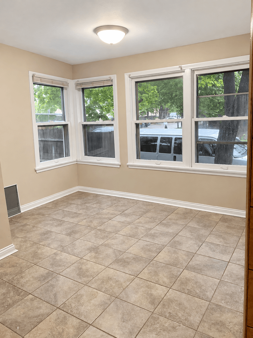 Minneapolis Apartment: 2100 Elliot Ave S