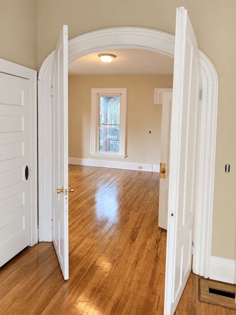 Minneapolis Apartment: 2100 Elliot Ave S
