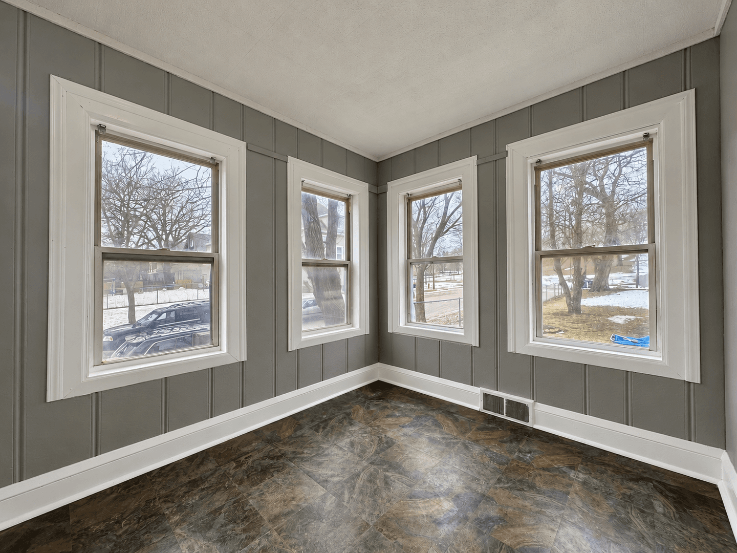 Minneapolis Apartment: 318 27th Ave N