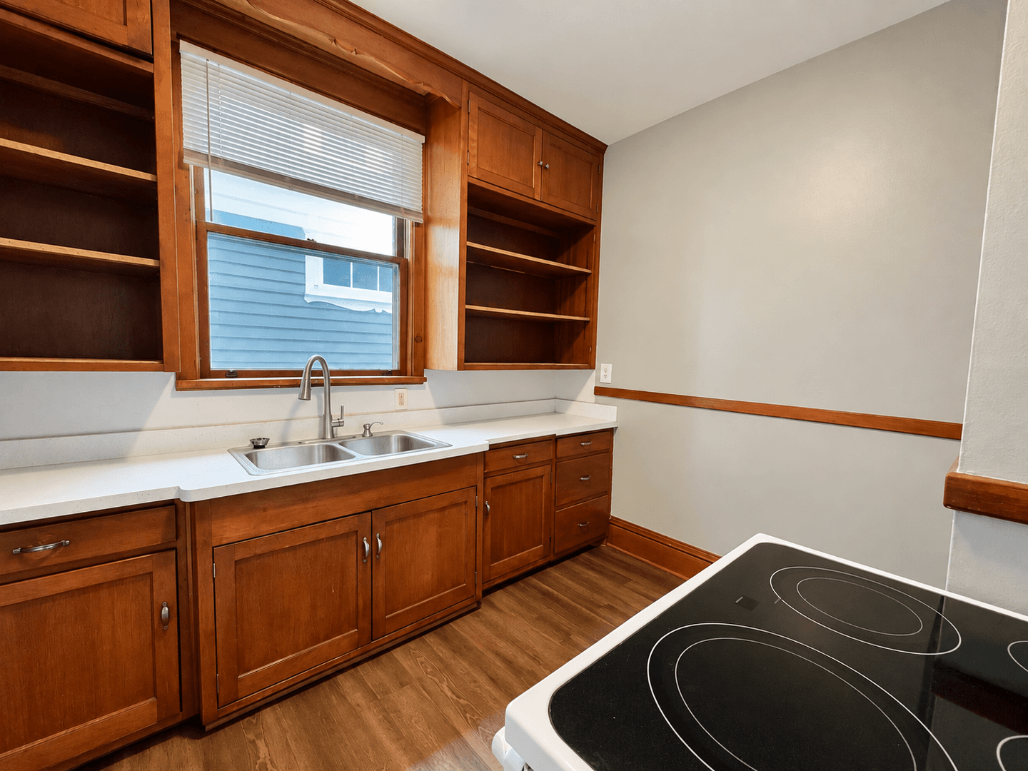 St. Paul Apartment: 884 Margaret St E