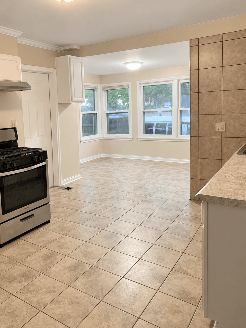 Minneapolis Apartment: 2100 Elliot Ave S