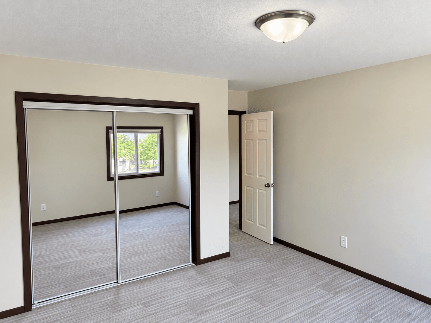 Minneapolis Apartment: 1315 Dowling Ave N