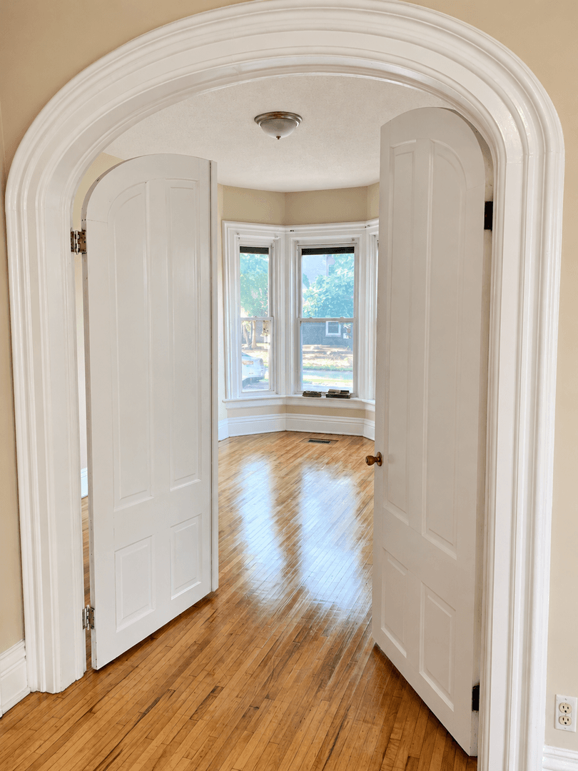Minneapolis Apartment: 2100 Elliot Ave S