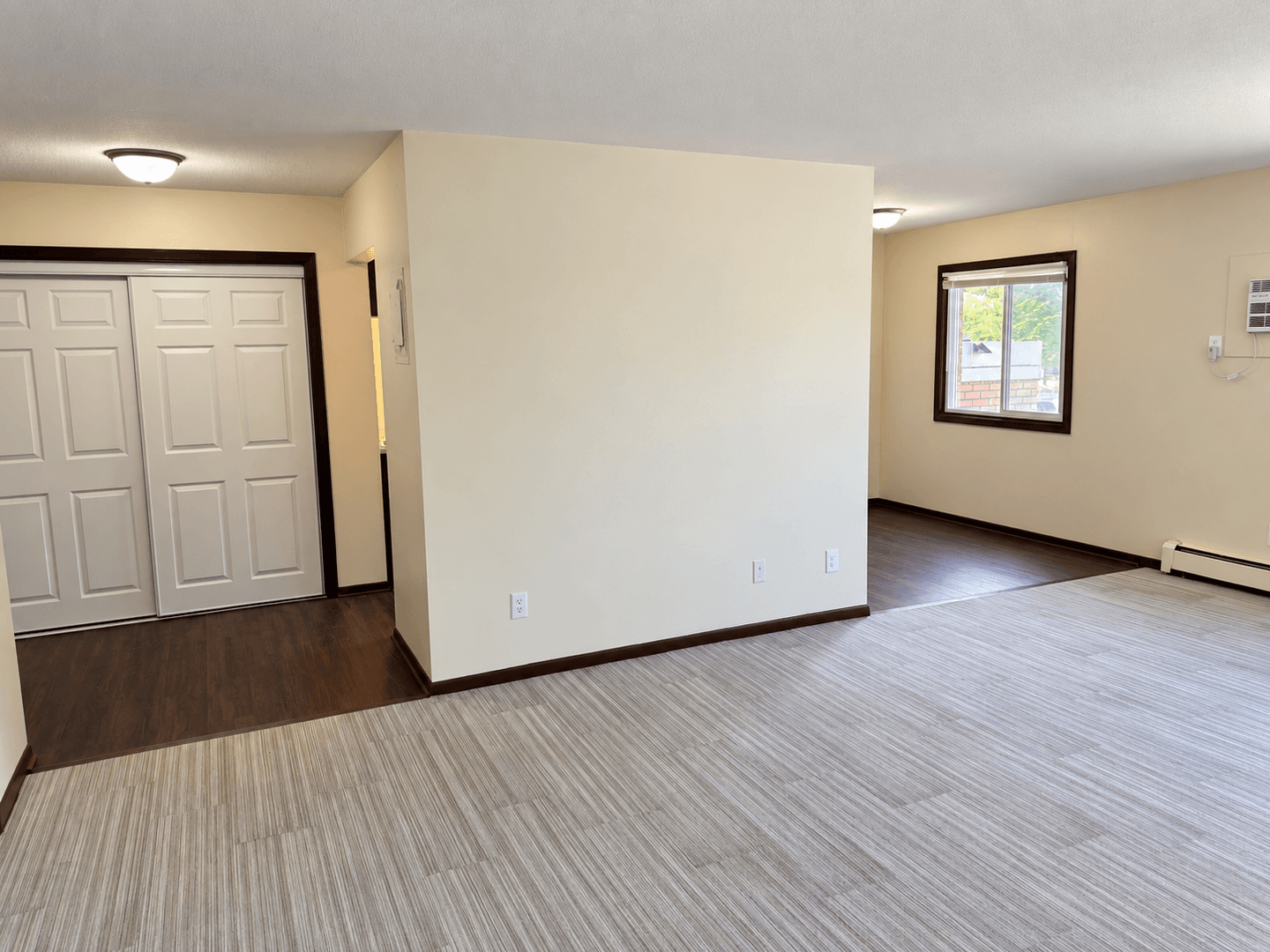 Minneapolis Apartment: 1315 Dowling Ave N