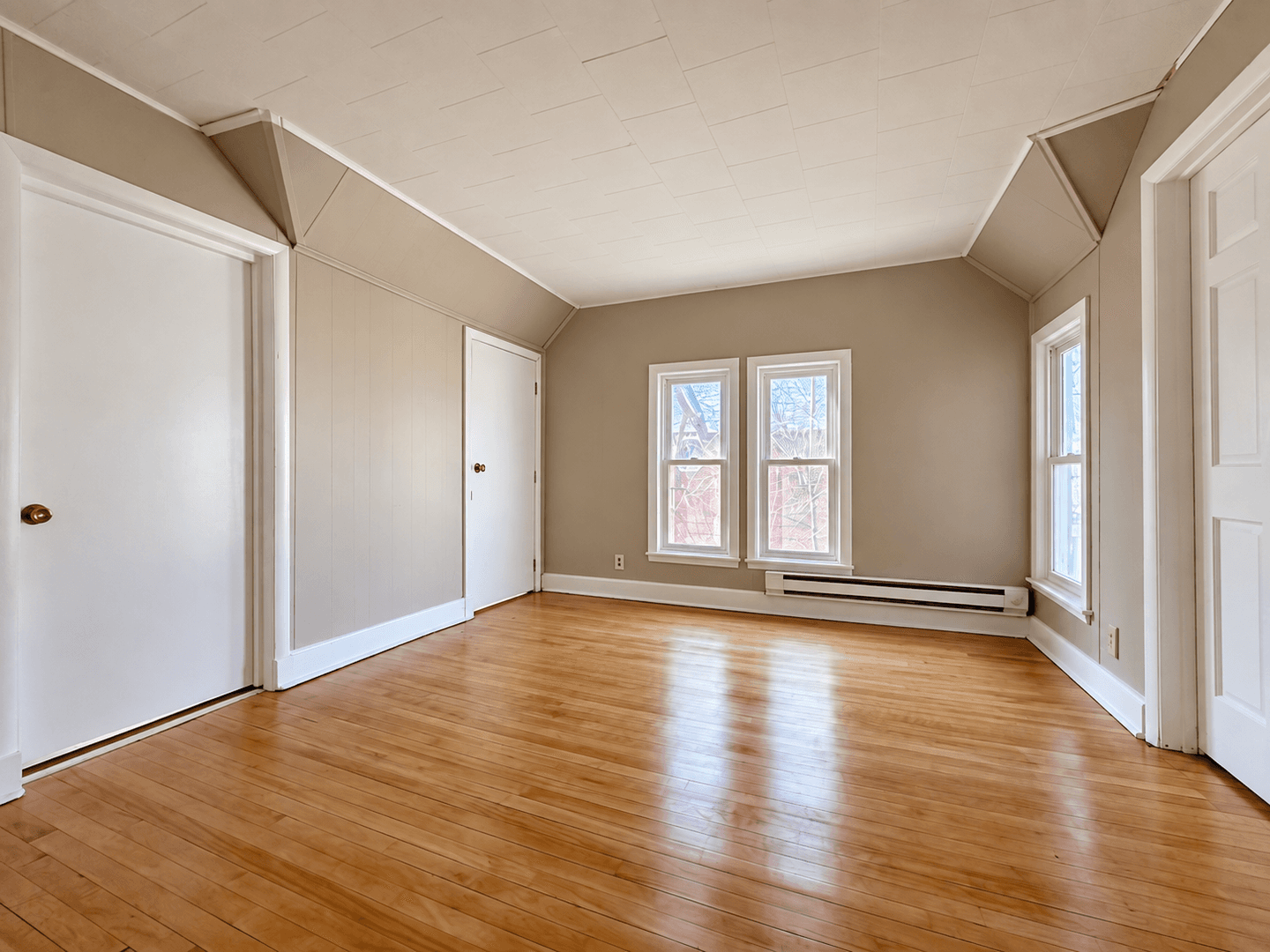 St. Paul House: 598 Rose Ave E
