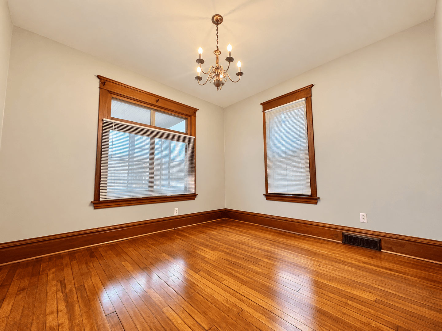 St. Paul Apartment: 884 Margaret St E
