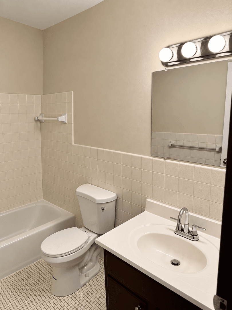 Minneapolis Apartment: 1315 Dowling Ave N