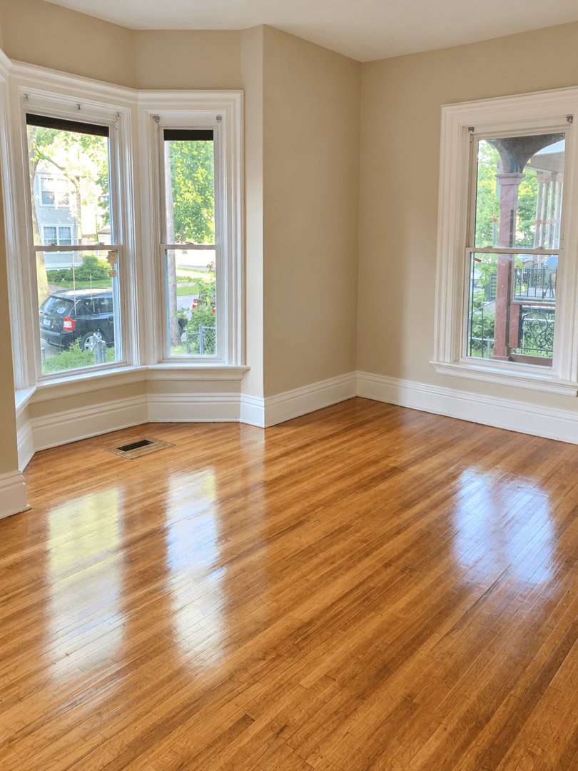 Minneapolis Apartment: 2100 Elliot Ave S