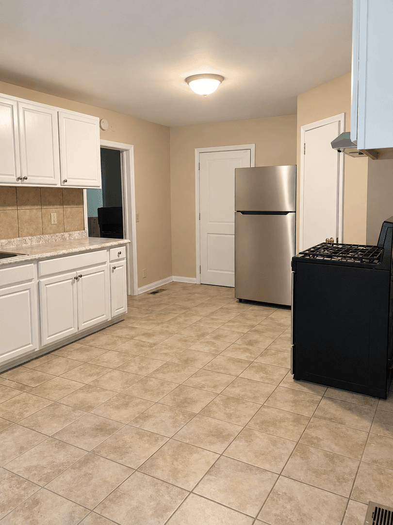 Minneapolis Apartment: 2100 Elliot Ave S