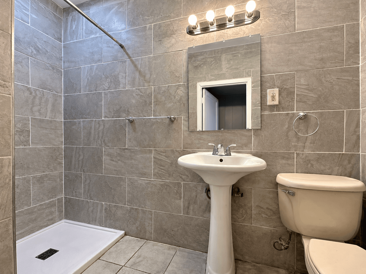 Minneapolis Apartment: 318 27th Ave N