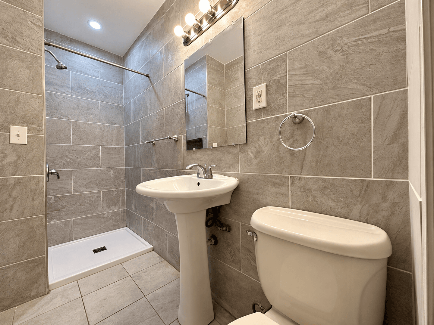 Minneapolis Apartment: 318 27th Ave N