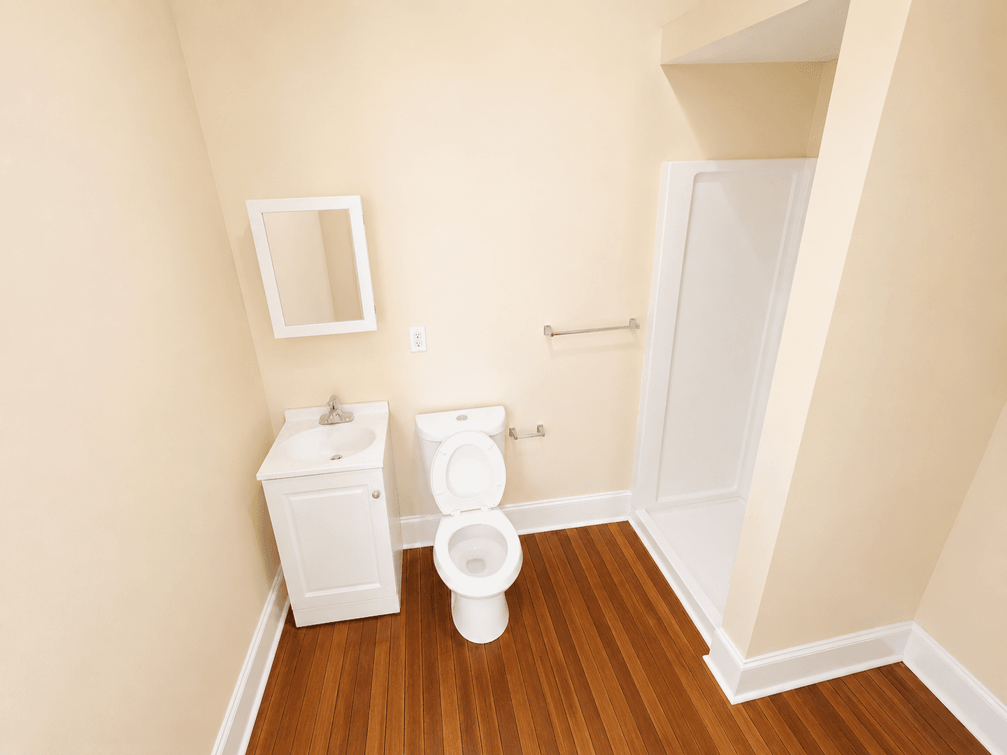 Waterbury Apartment: 105 Bank St