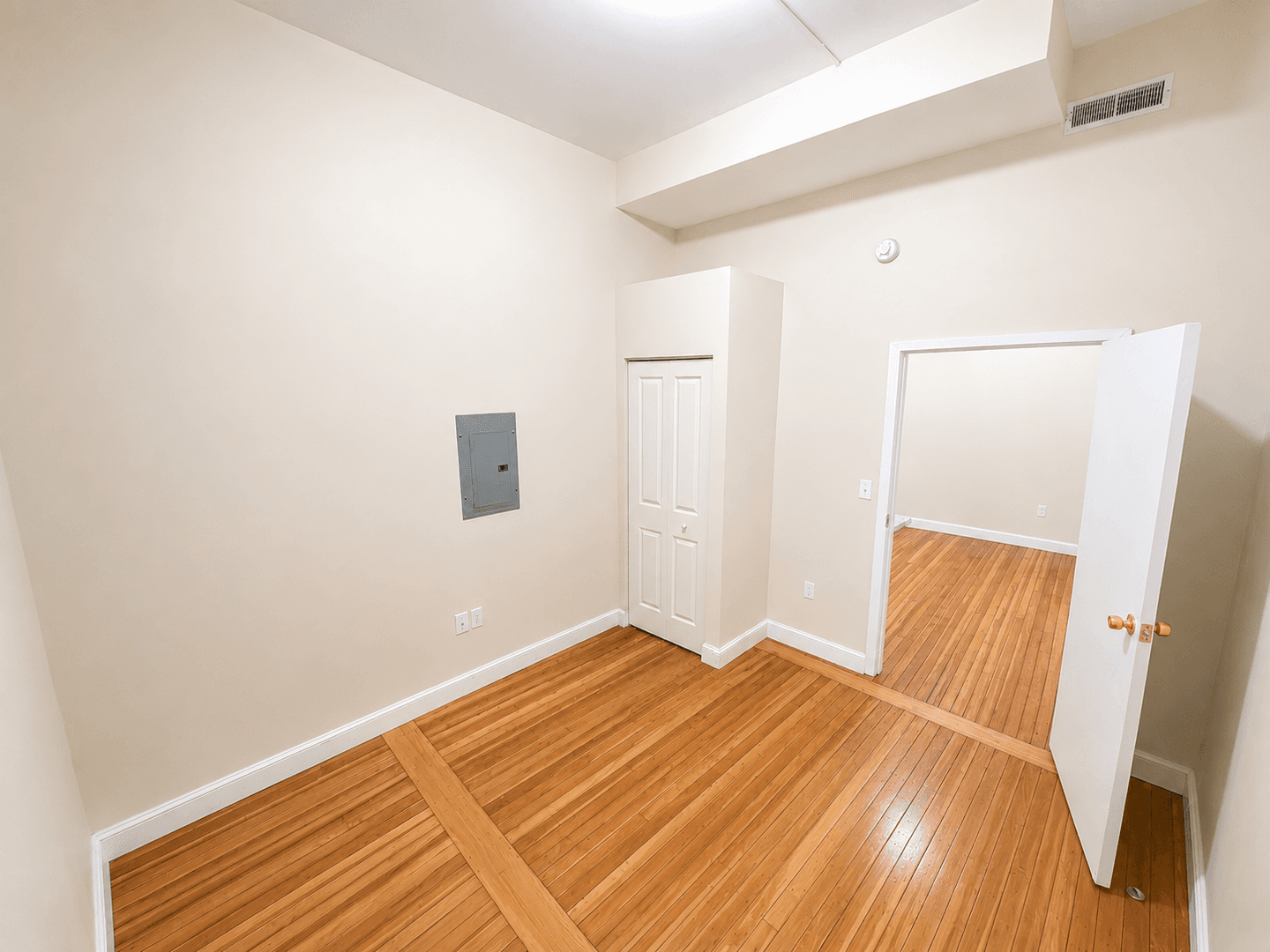 Waterbury Apartment: 105 Bank St