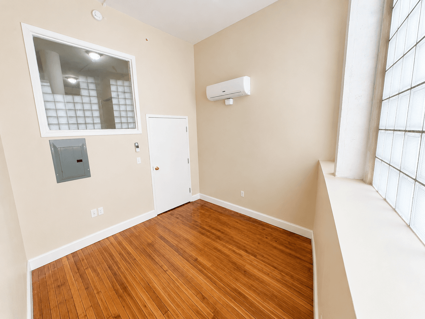 Waterbury Apartment: 105 Bank St