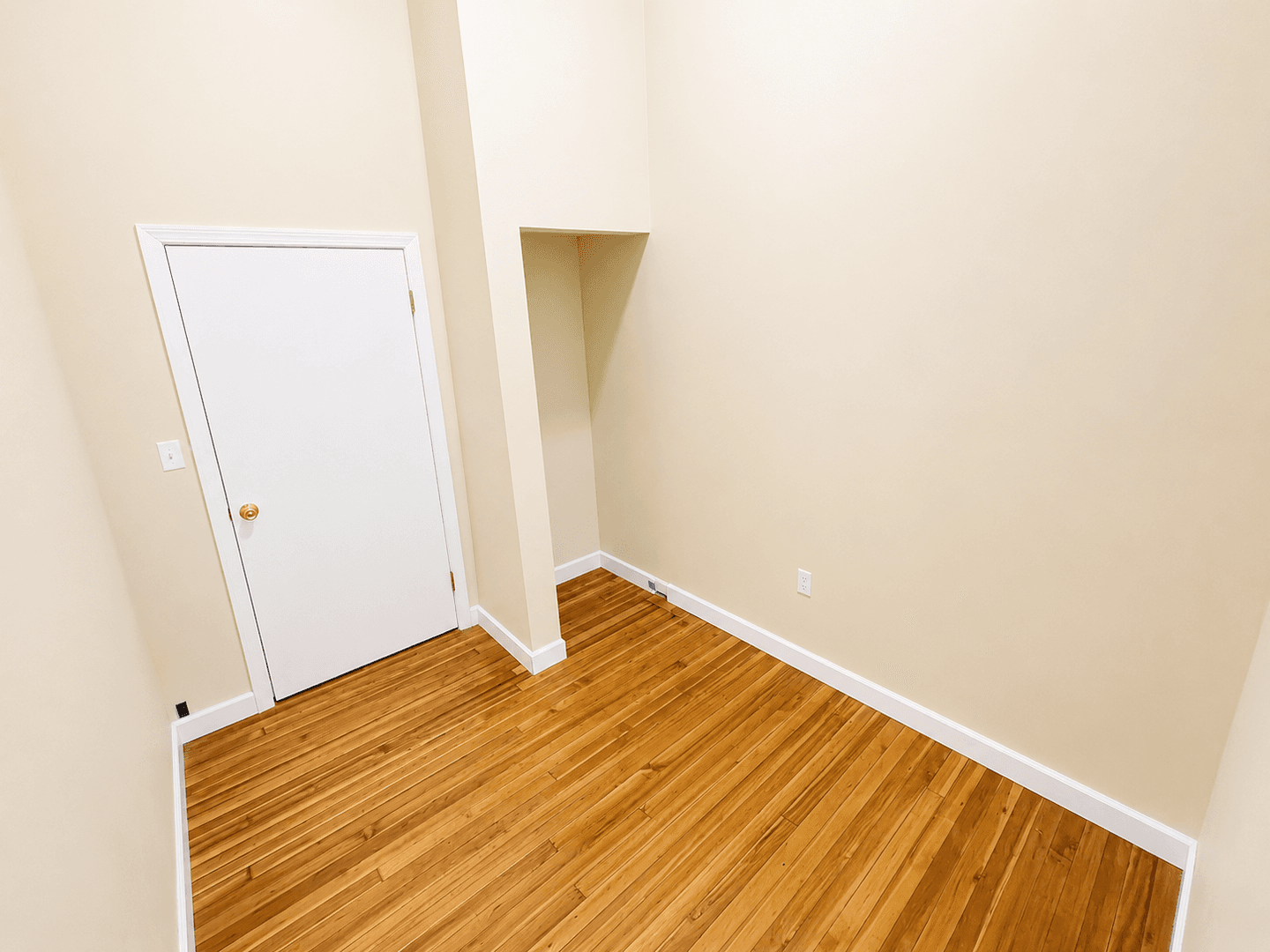 Waterbury Apartment: 105 Bank St