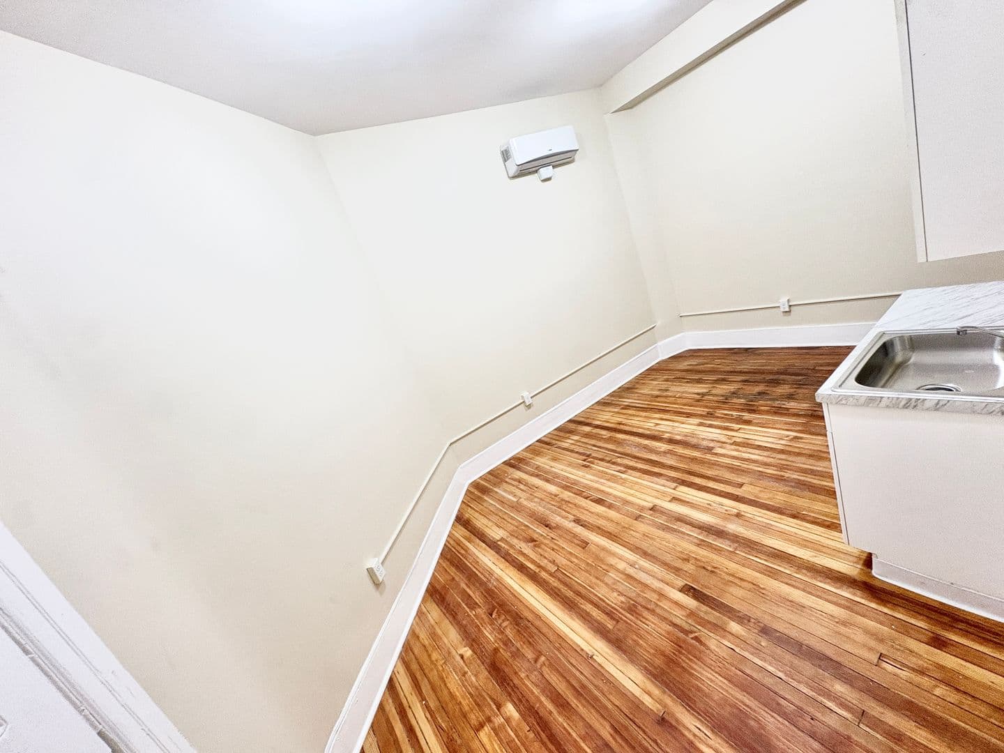 Waterbury Apartment: 105 Bank St
