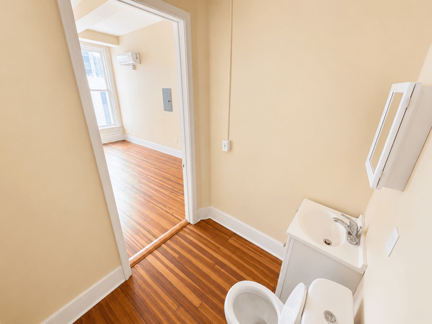 Waterbury Apartment: 105 Bank St