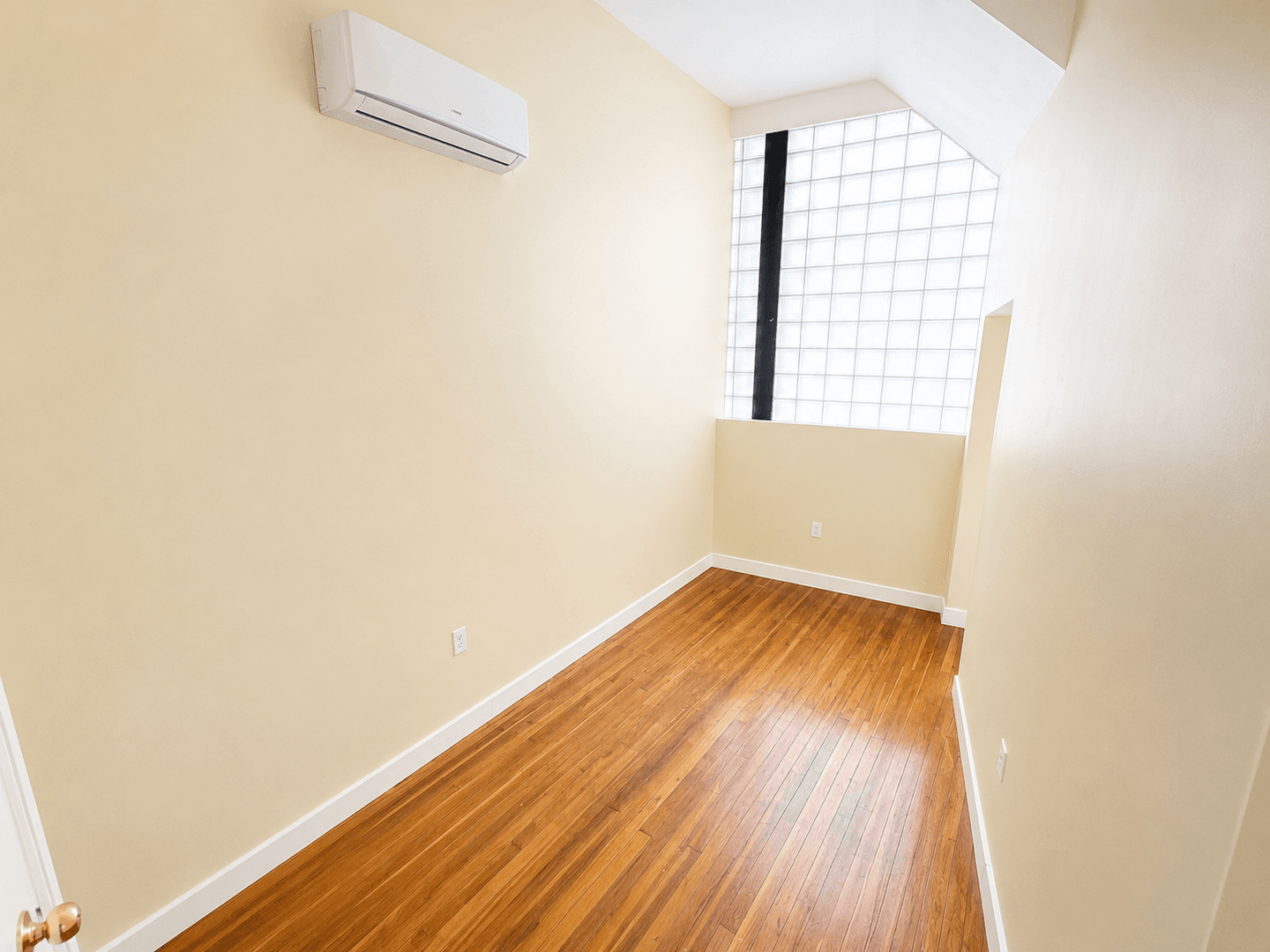 Waterbury Apartment: 105 Bank St