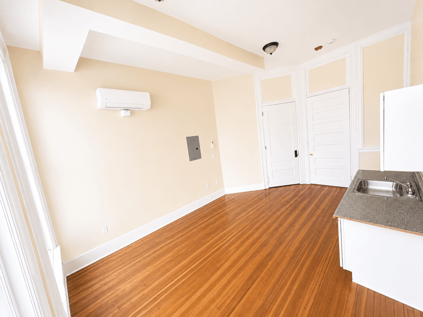 Waterbury Apartment: 105 Bank St