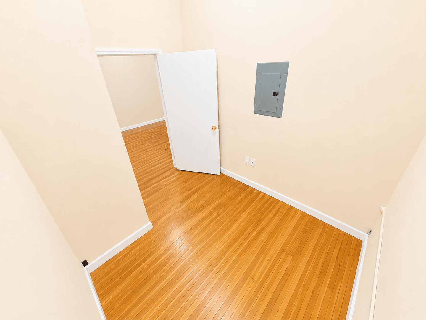 Waterbury Apartment: 105 Bank St