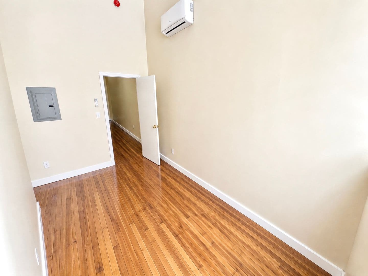 Waterbury Apartment: 105 Bank St
