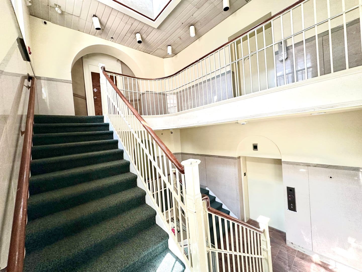 Waterbury Apartment: 133 West Main St