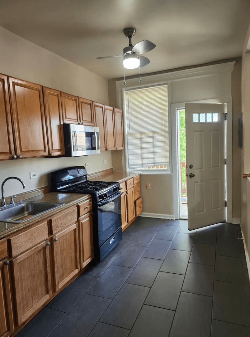 Chicago Apartment: 702-704 E 50th Pl