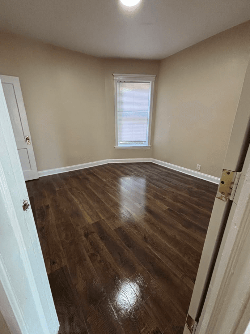 Chicago Apartment: 702-704 E 50th Pl