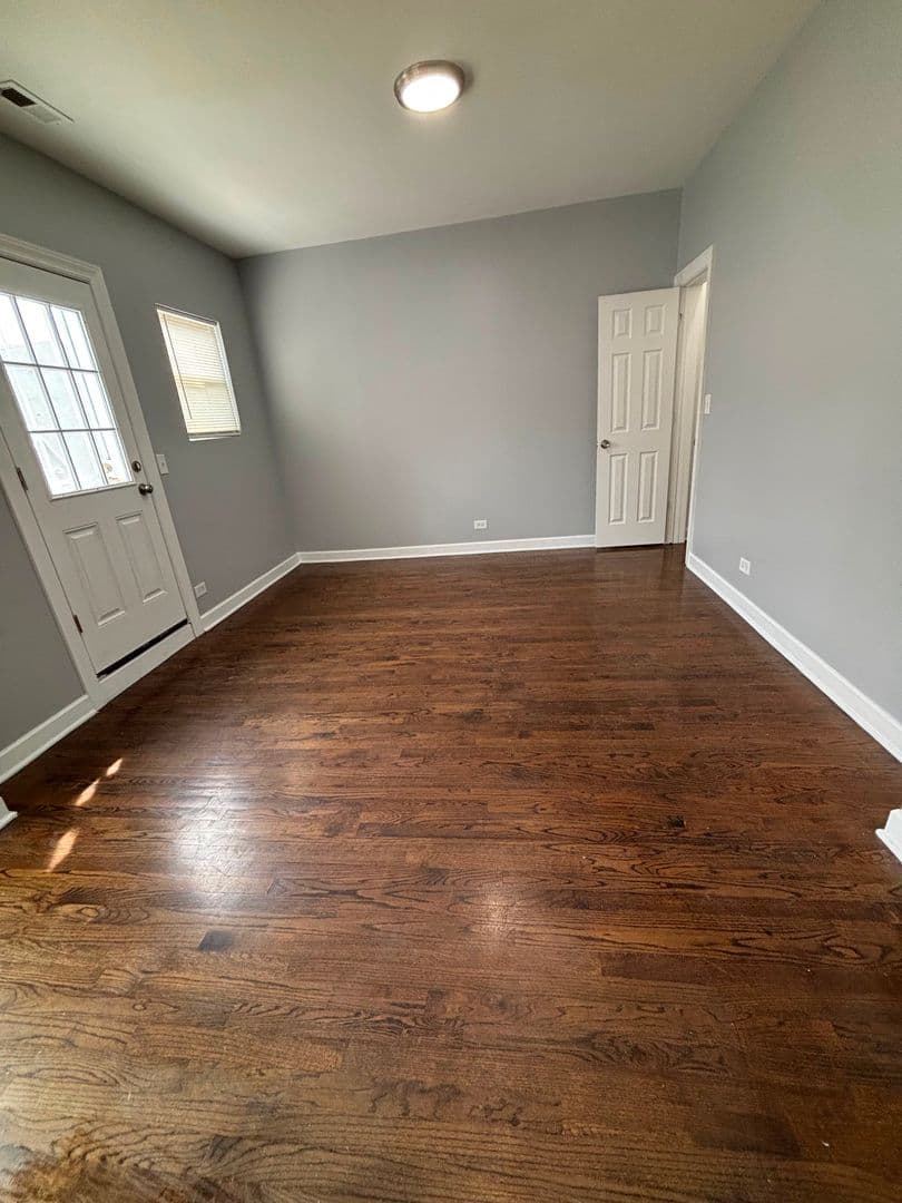 Chicago Apartment: 702-704 E 50th Pl