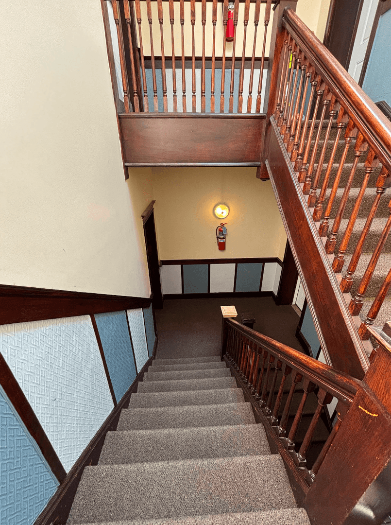 Chicago Apartment: 702-704 E 50th Pl