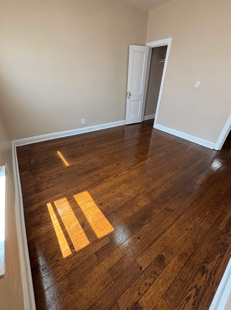 Chicago Apartment: 702-704 E 50th Pl