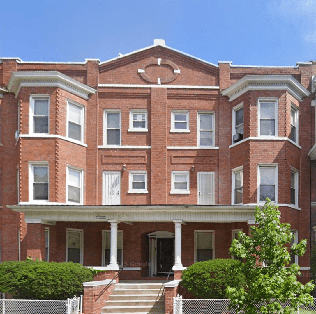 Chicago Apartment: 702-704 E 50th Pl