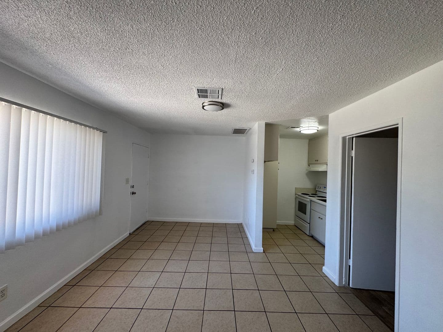 Bakersfield Apartment: 2521 Bishop Dr