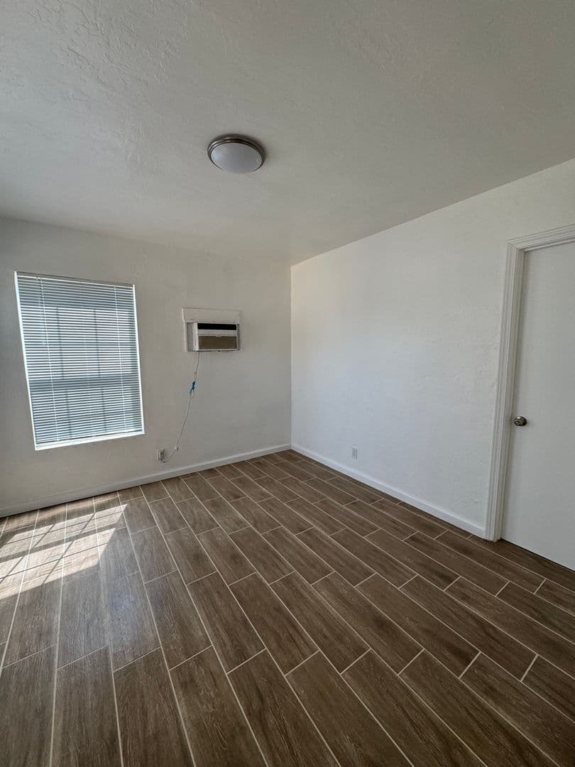 Bakersfield Apartment: 313-315 Beardsley Ave