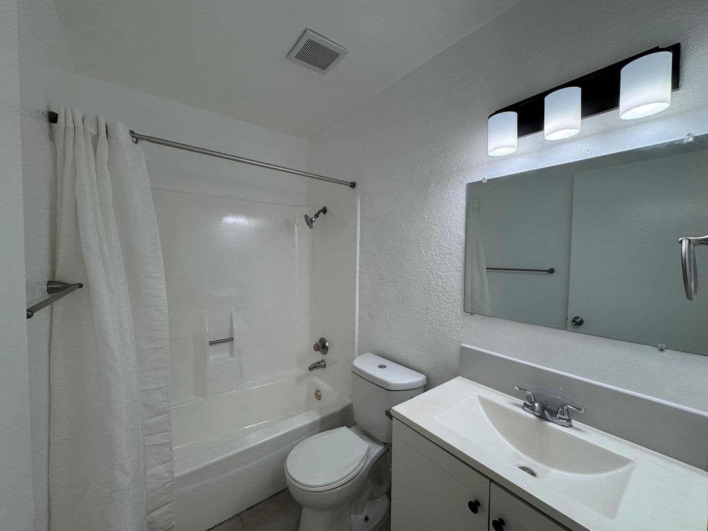 Bakersfield Apartment: 1101 Oleander Ave