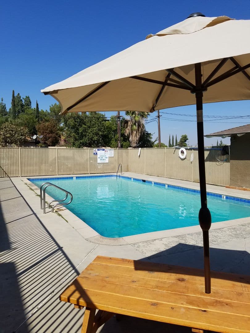 Bakersfield Apartment: 3920-3932 Christmas Tree Ln