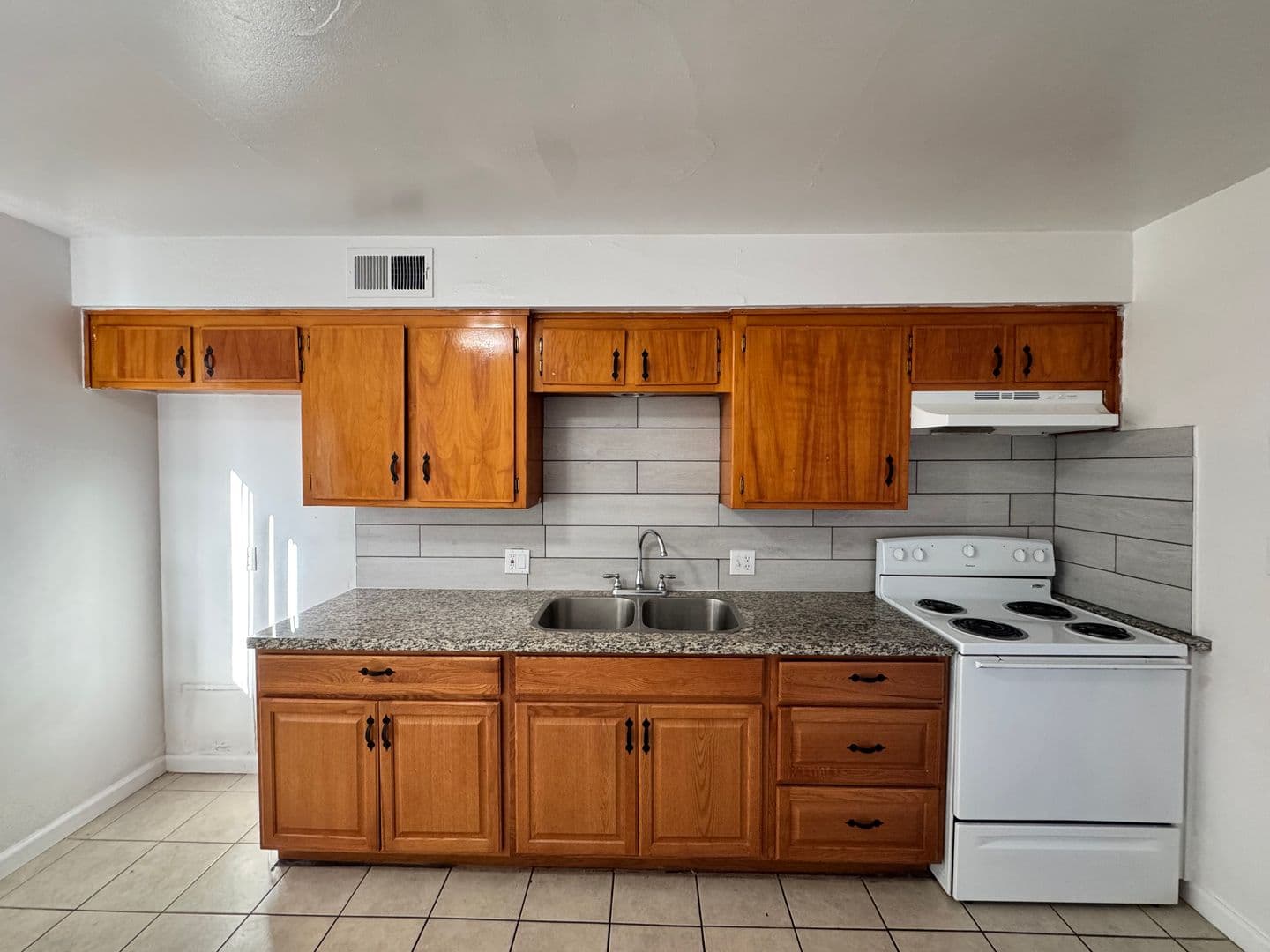 Bakersfield Apartment: 2801 South H St