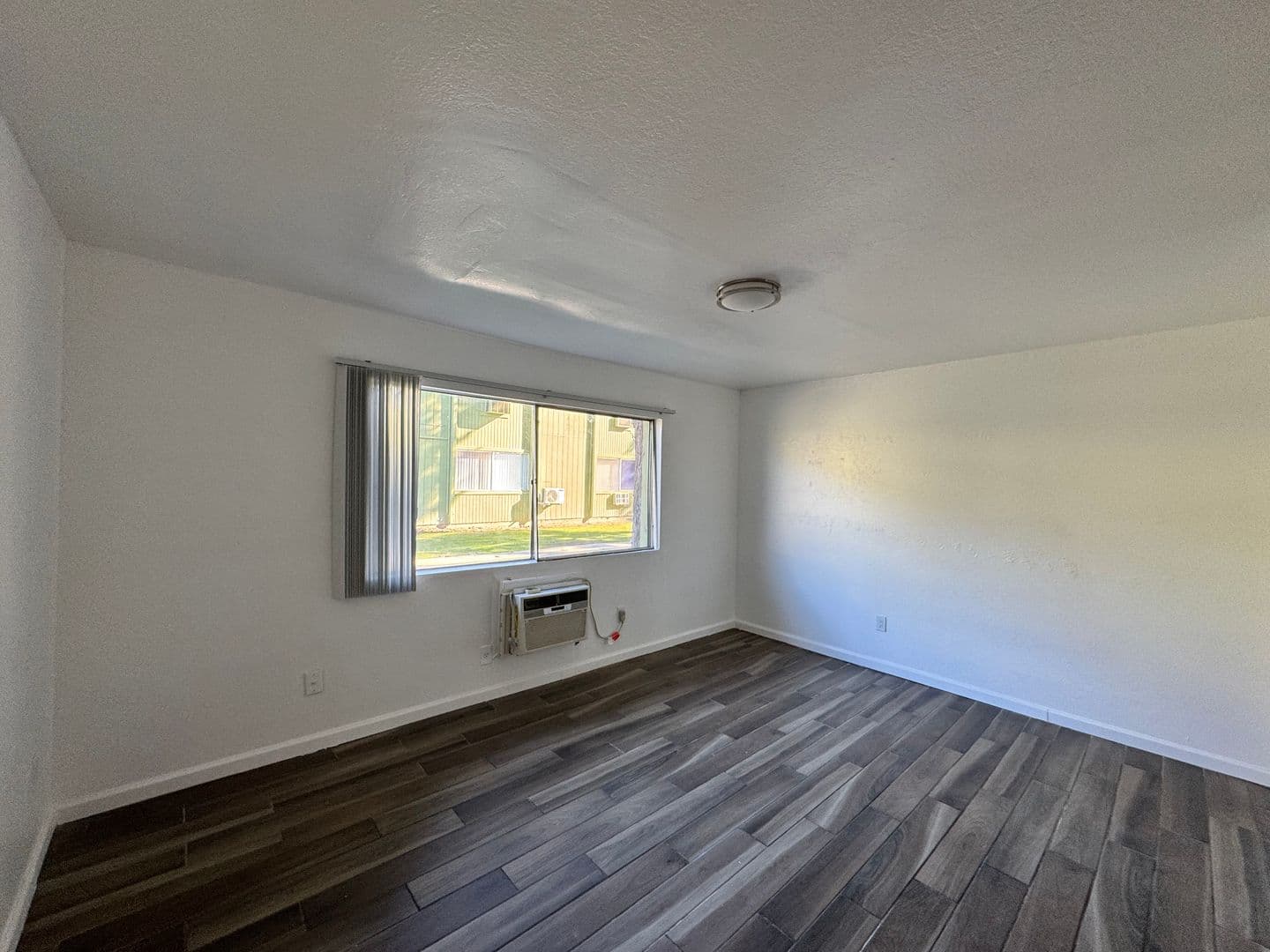 Bakersfield Apartment: 1101 Oleander Ave