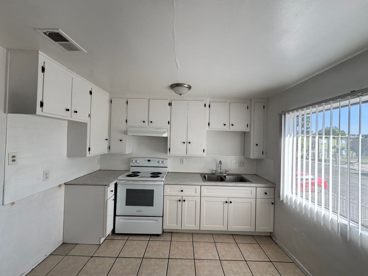Bakersfield Apartment: 2121 Park Way