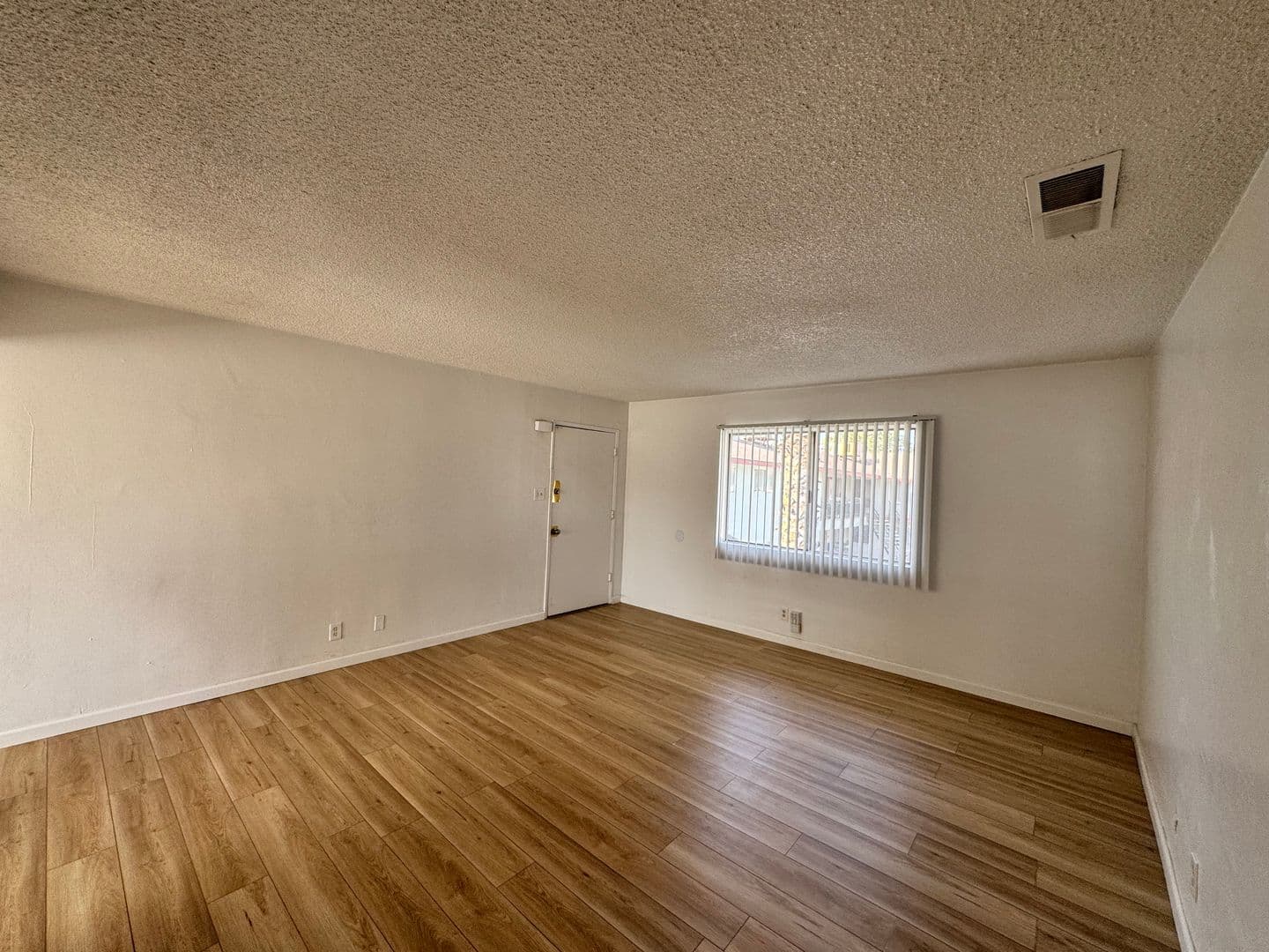 Bakersfield Apartment: 2121 Park Way