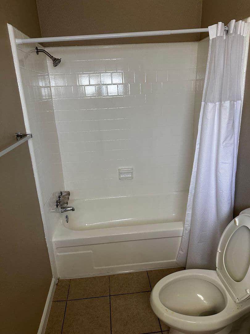 Bakersfield Apartment: 2521 Bishop Dr