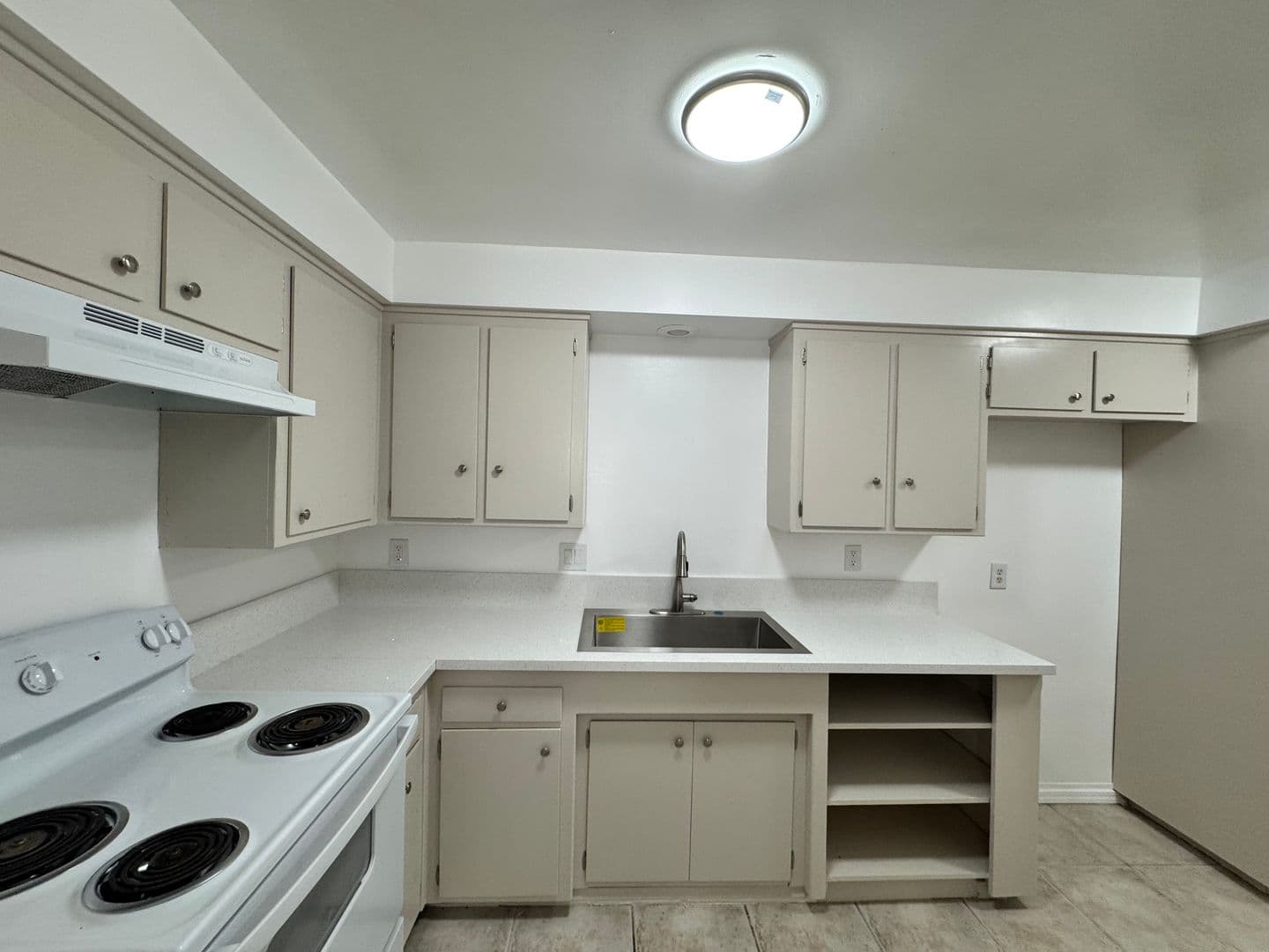 Bakersfield Apartment: 3920-3932 Christmas Tree Ln